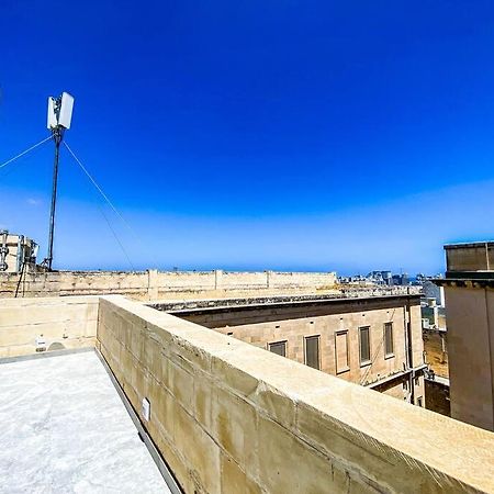 Designer Duplex Penthouse In Floriana公寓 外观 照片