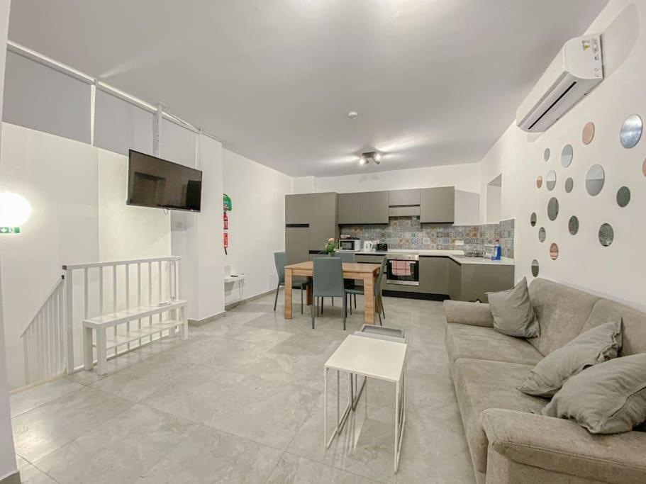 Designer Duplex Penthouse In Floriana公寓 外观 照片