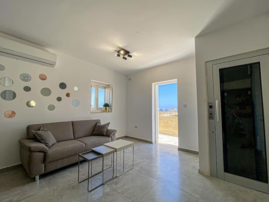 Designer Duplex Penthouse In Floriana公寓 外观 照片