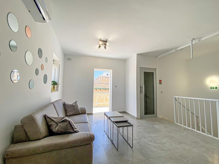 Designer Duplex Penthouse In Floriana公寓 外观 照片